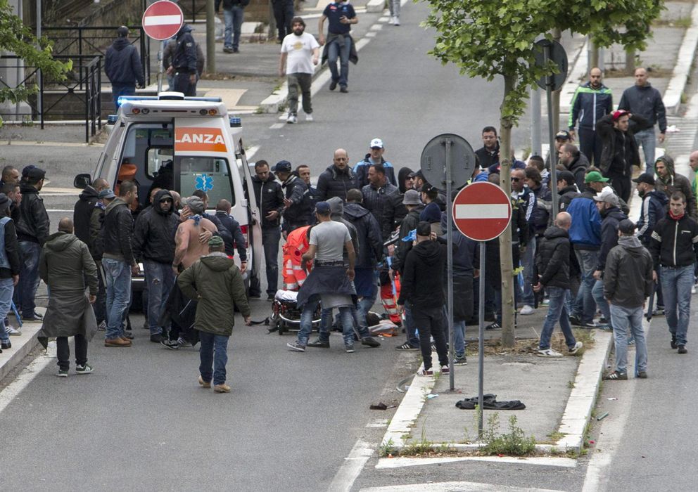 Foto: Incidentes previos a la final de Copa entre Nápoles y Fiorentina (Efe).