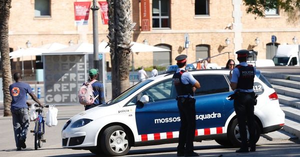 Foto: Los Mossos d'Esquadra y la Guardia Urbana de Barcelona velarán por la seguridad en la Diada. (EFE)