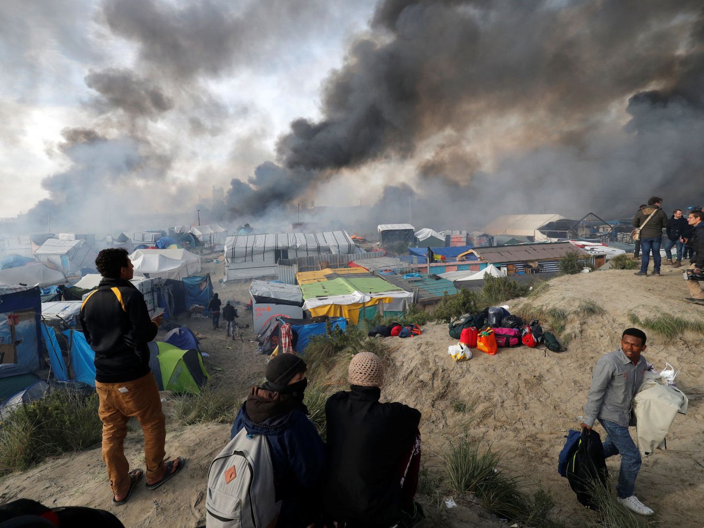 Desmantelamiento del campamento conocido como 'La Jungla' de Calais, en Francia. (Reuters)