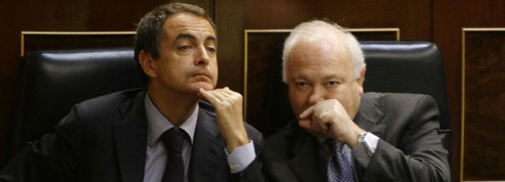 Foto: Moratinos se siente "desairado" por Zapatero y critica la "imprudente" retirada de las tropas de Kosovo
