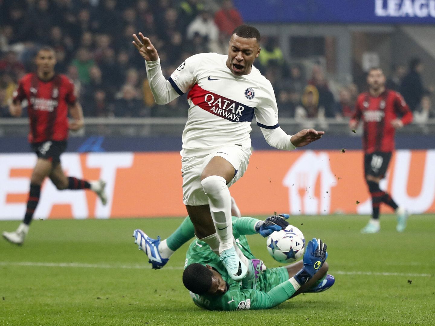 Mbappé falla un mano a mano contra Maignan. (Reuters/Alessandro Garofalo)