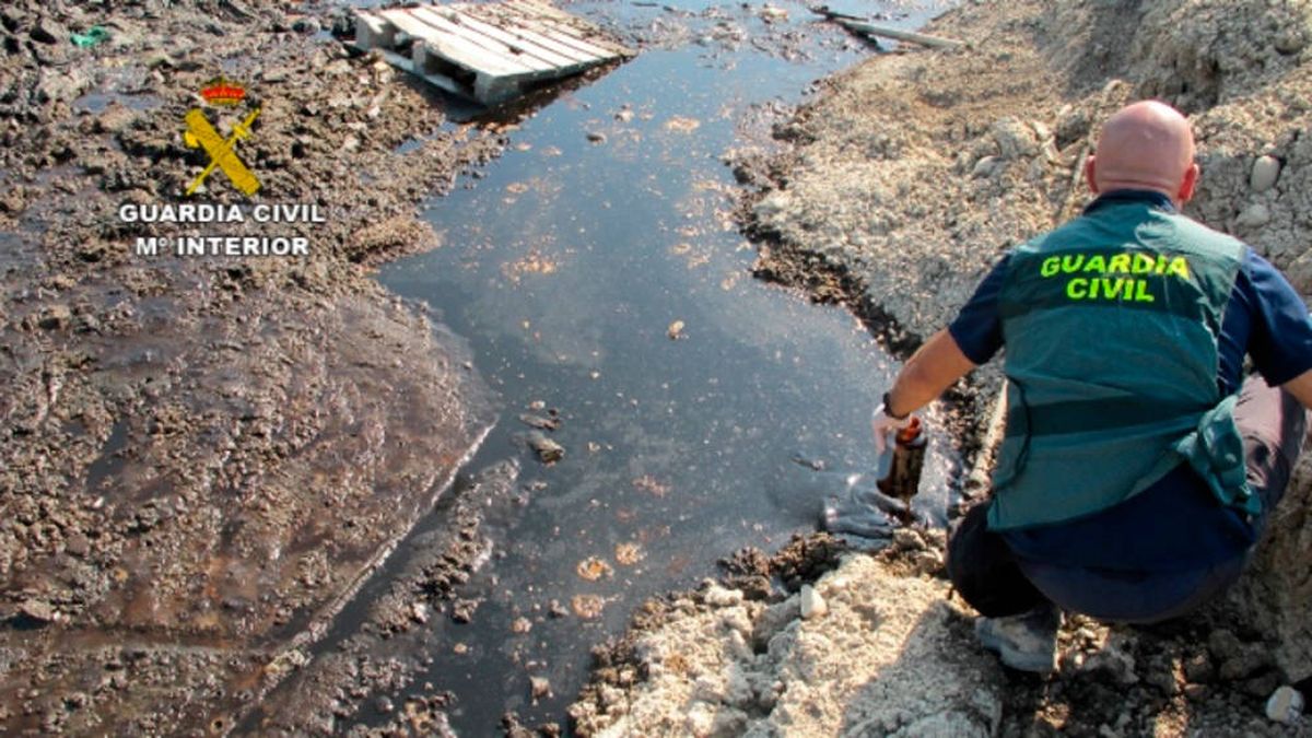 Siete investigados por tirar vertidos contaminantes al río aprovechando la lluvia             