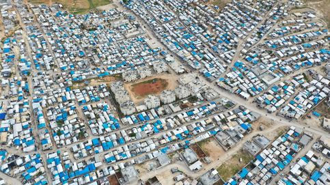 Campo de refugiados de Qah y desfile del Día de la Victoria: el día en fotos