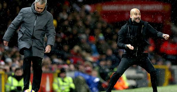 Foto: Mourinho y Guardiola, durante el Manchester United-Manchester City. (Reuters)