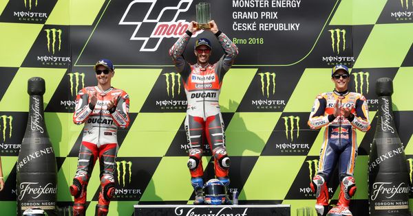 Foto: El podio de la carrera de MotoGP del Gran Premio de la República Checa. (Reuters)