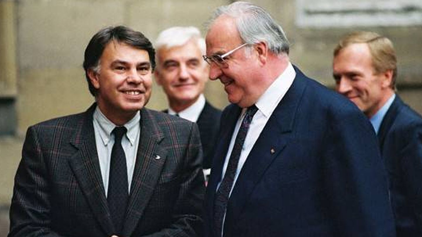 Felipe González y el canciller alemán Helmut Kohl en una imagen de archivo. (EFE)