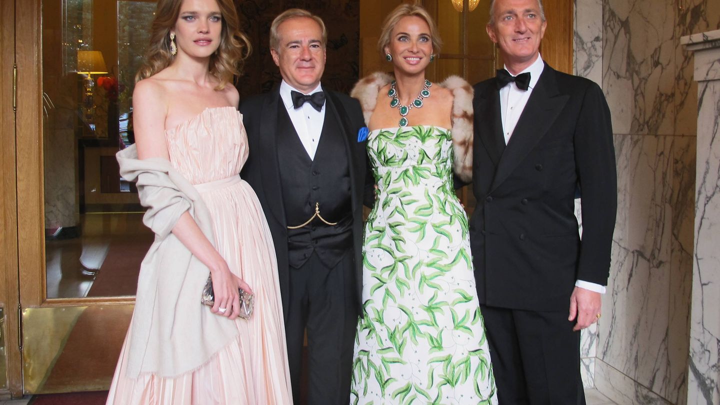 Natalia Vodianova, Allen Sanginés-Krause, Corinna zu Sayn-Wittgenstein y el príncipe Paolo Borghese, en 2014. (Getty)