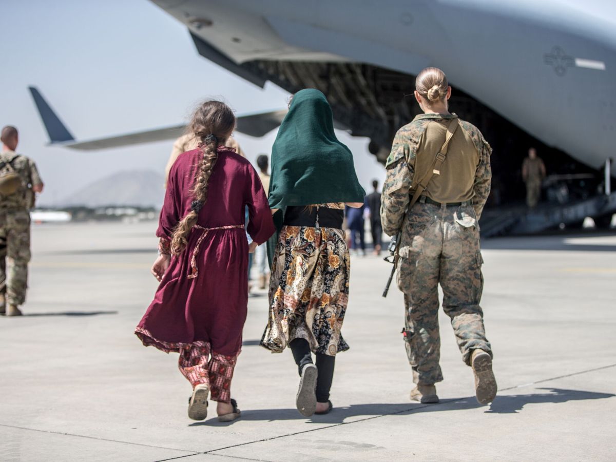 Foto: Evacuación desde el aeropuerto Hamid Karzai de Kabul. (Reuters)