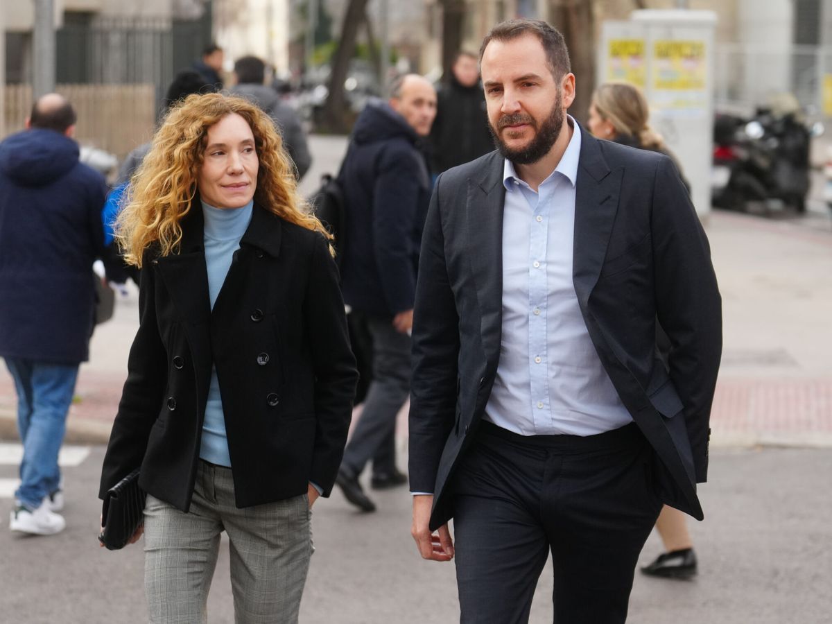 Foto: Borja y Blanca, a su llegada a los juzgados. (EFE/Borja Sánchez Trillo)