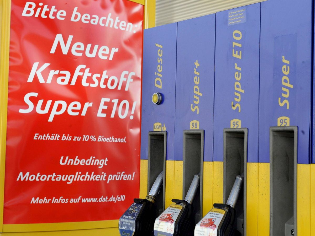 Foto: Los trucos que usan en Alemania para ahorrar hasta 40 céntimos por litro en gasolina (EFE/Boris Roessler)