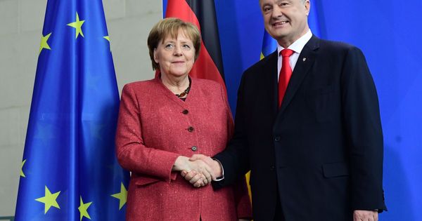 Foto: Angela Merkel y Petro Poroshenko. (EFE)