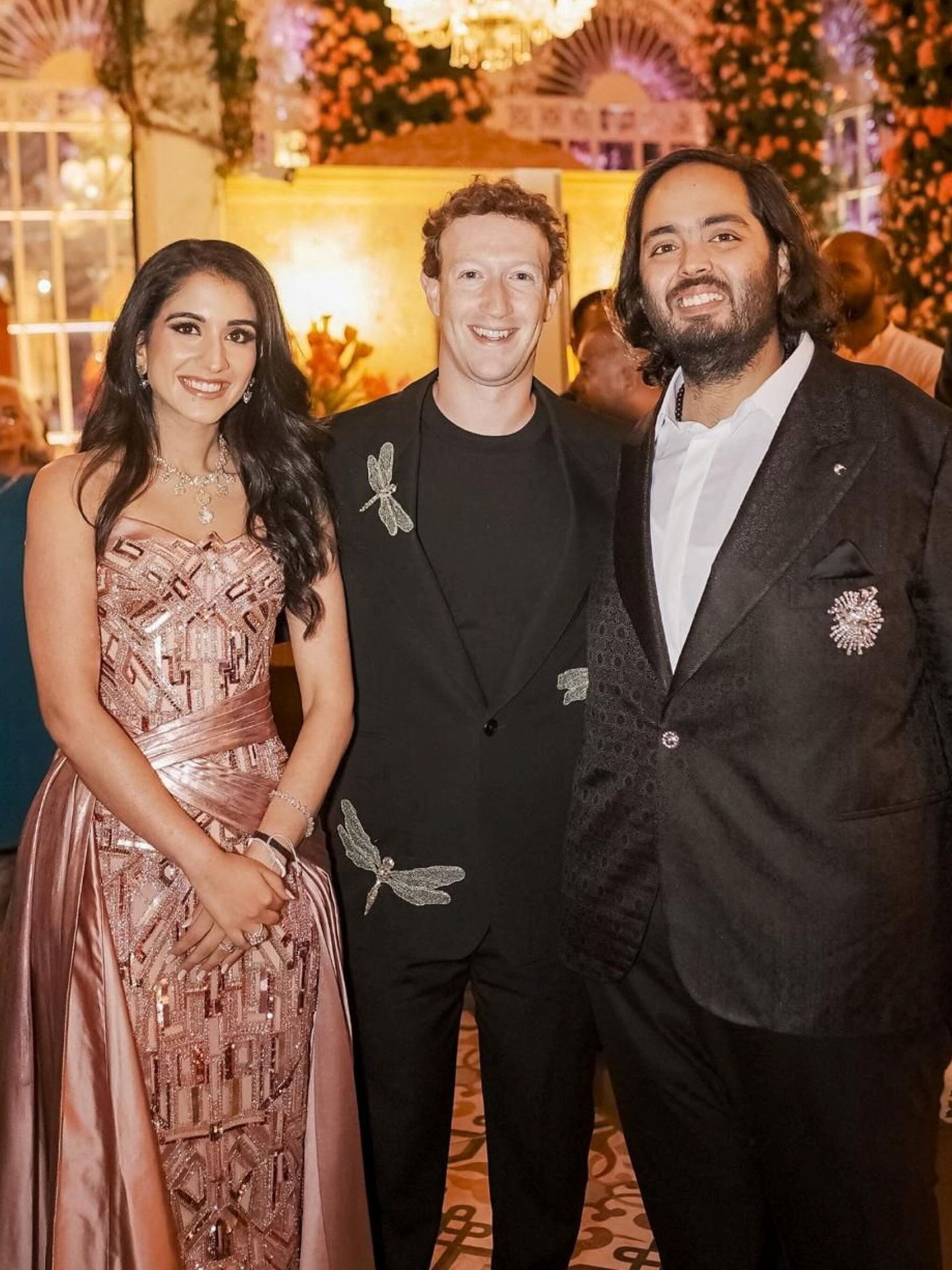 Mark Zuckerberg, Anant Ambani y Radhika Merchant, en su fiesta preboda. (Reuters)