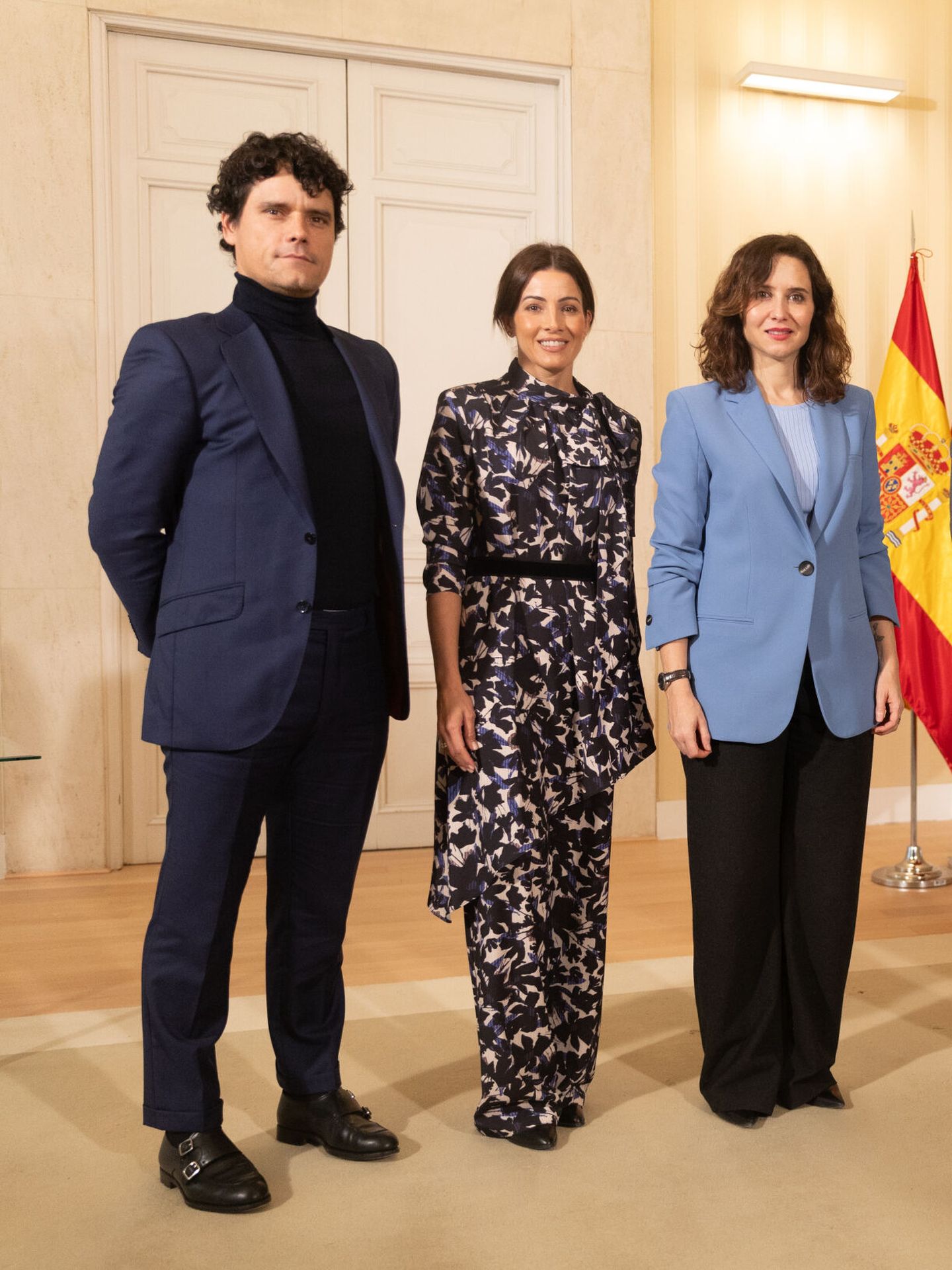 El torero Miguel Abellán, Virginia Troconis e Isabel Díaz Ayuso. (Europa Press)