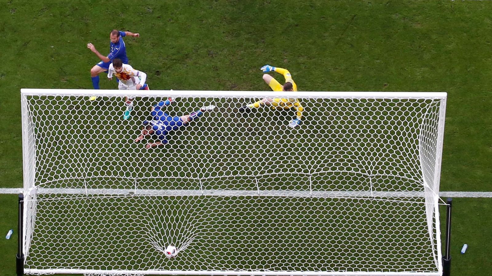 Foto: El gol marcado por Chiellini contra España. (Reuters)