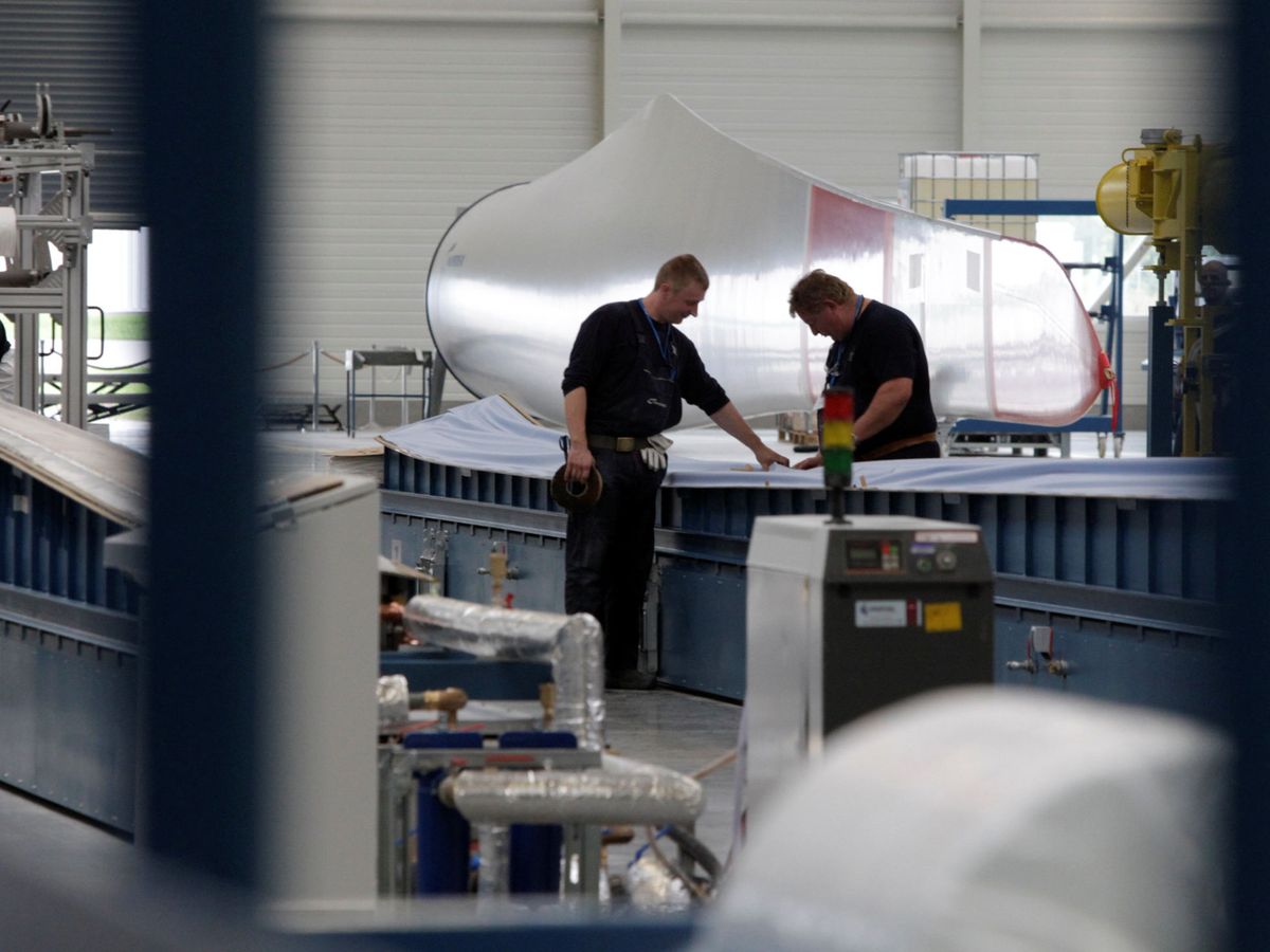 Foto: Ingenieros de Nordex trabajando en Alemania (Reuters)