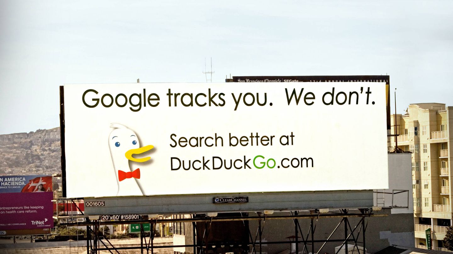 Cartel publicitario de DuckDuckGo. (DDG)