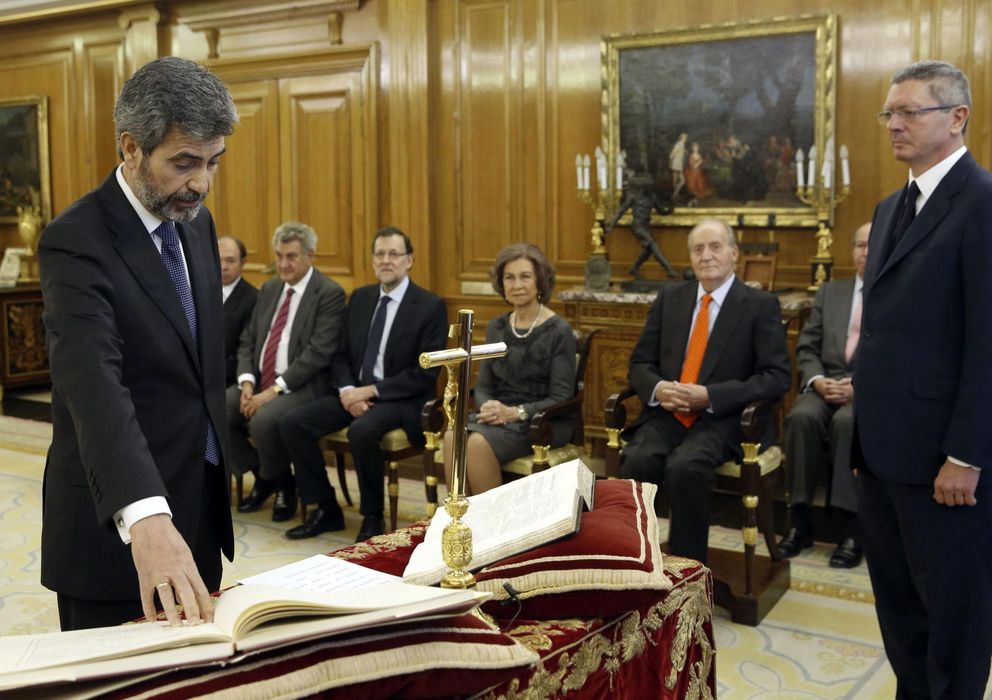 Foto: Carlos Lesmes jura su cargo ante Ruiz-Gallardón el pasado diciembre. (Efe)