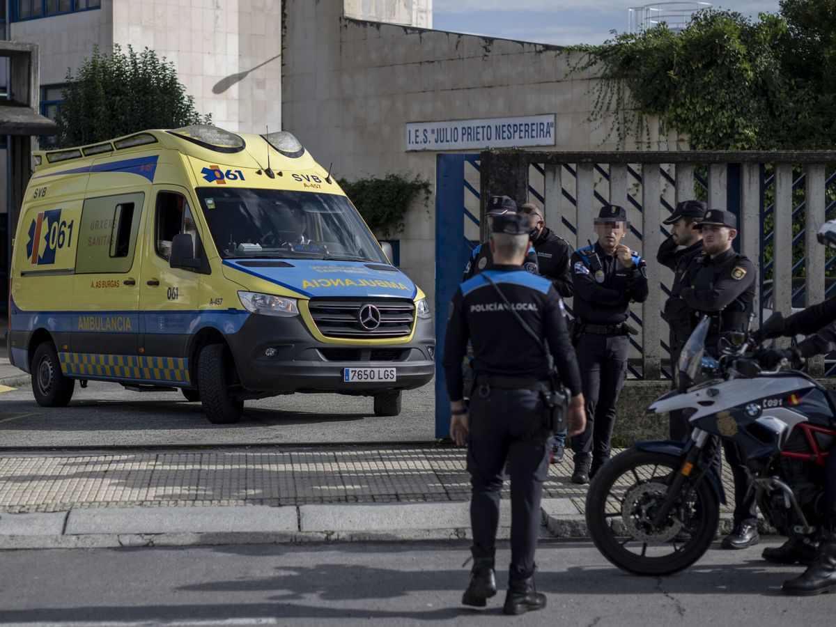 Foto: Muere un estudiante al caer un muro en un instituto de Ourense. (EFE/Brais Lorenzo)