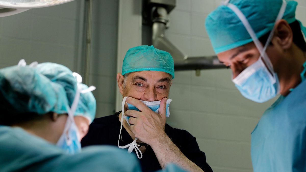 De cirugía a nutrición: estos son los 100 mejores médicos de España, según 'Forbes'