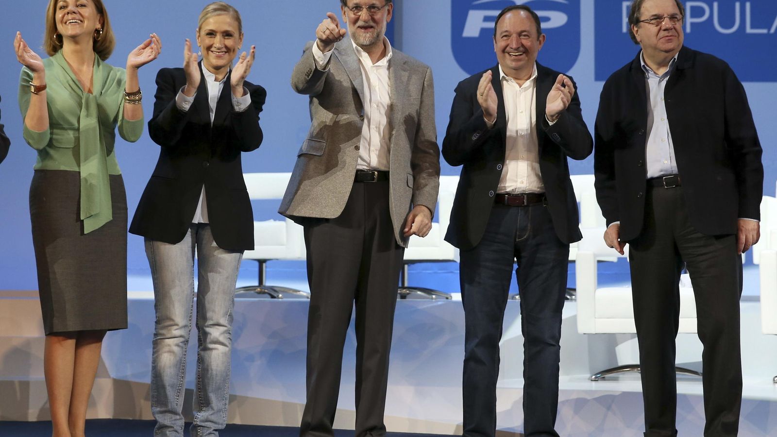 Foto: Mariano Rajoy, acompañado por la secretaria general del partido, la candidata a la Comunidad de Madrid,, y el candidato a la reelección en La Rioja. (EFE)