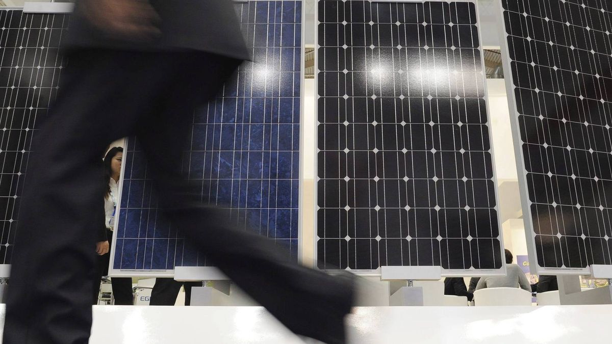 Histeria fotovoltaica por los ajustes de Soria al afrontar refinanciaciones de bono basura