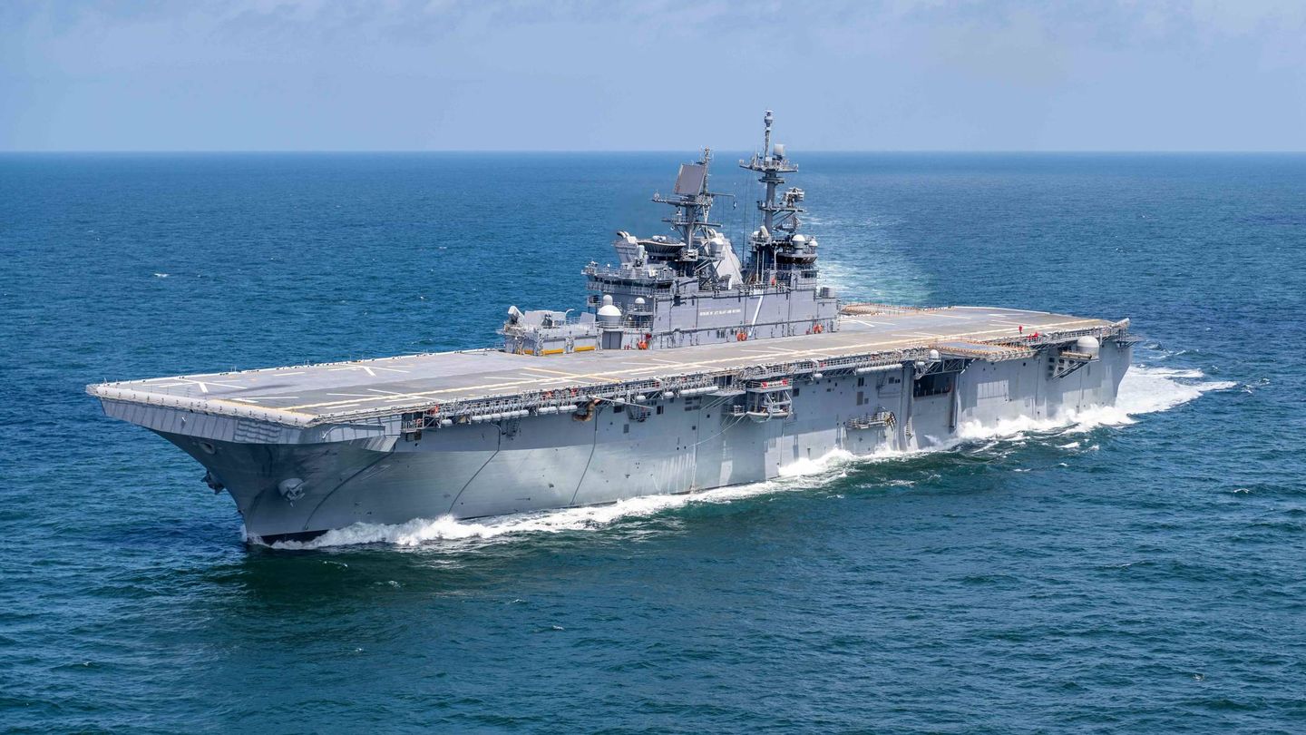 El futuro USS Tripoli en pruebas de mar (US NAVY)