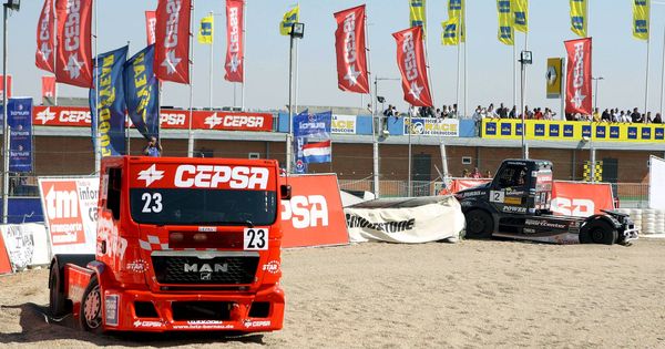 Foto: Foto de archivo de un camión de carreras patrocinado por Cepsa. (EFE)
