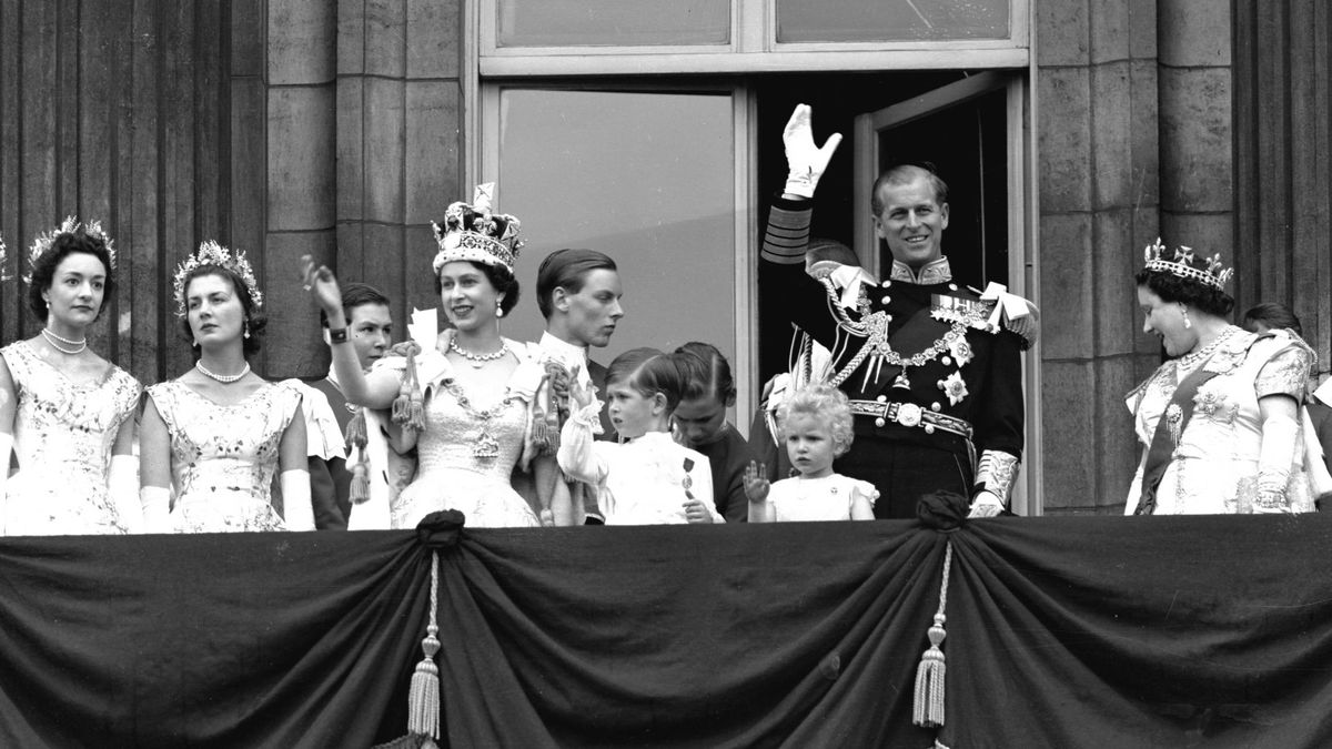 Así fue el 'dress code' de la coronación de Isabel II y así esperamos que sea el de Carlos III
