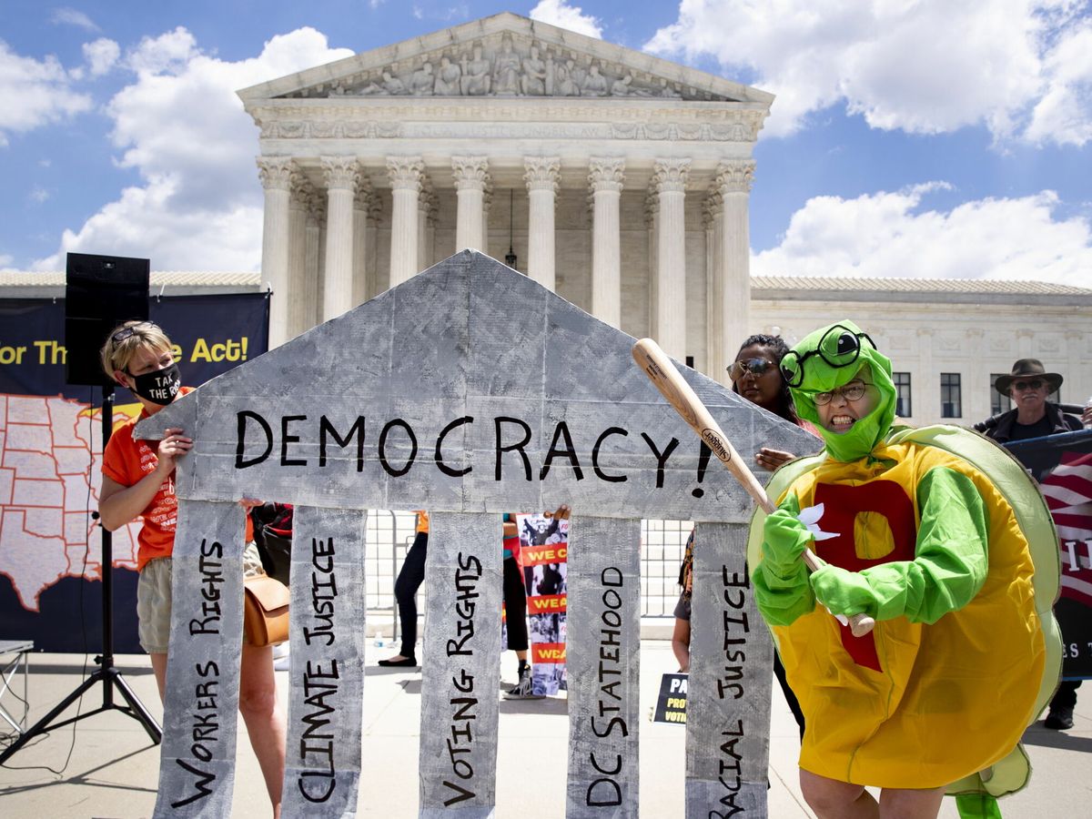 Foto: Manifestación ante el Tribunal Supremo estadounidense. (Reuters)