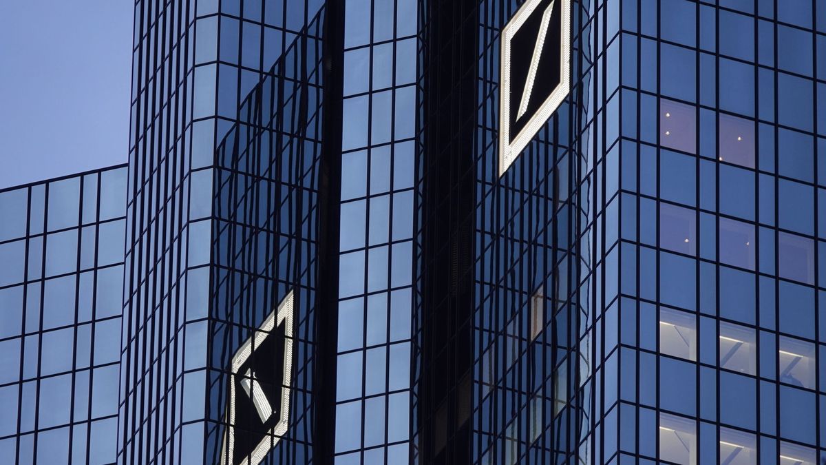 Deutsche Bank anuncia 18.000 despidos y se desploma un 5%