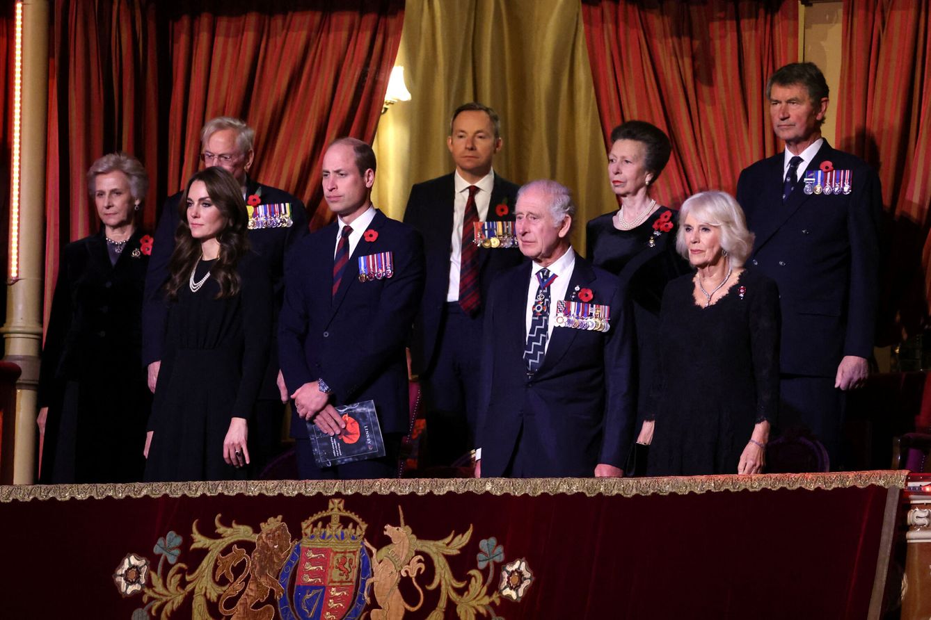 La familia real británica, en el palco de gala del Royal Albert Hall. (Reuters)