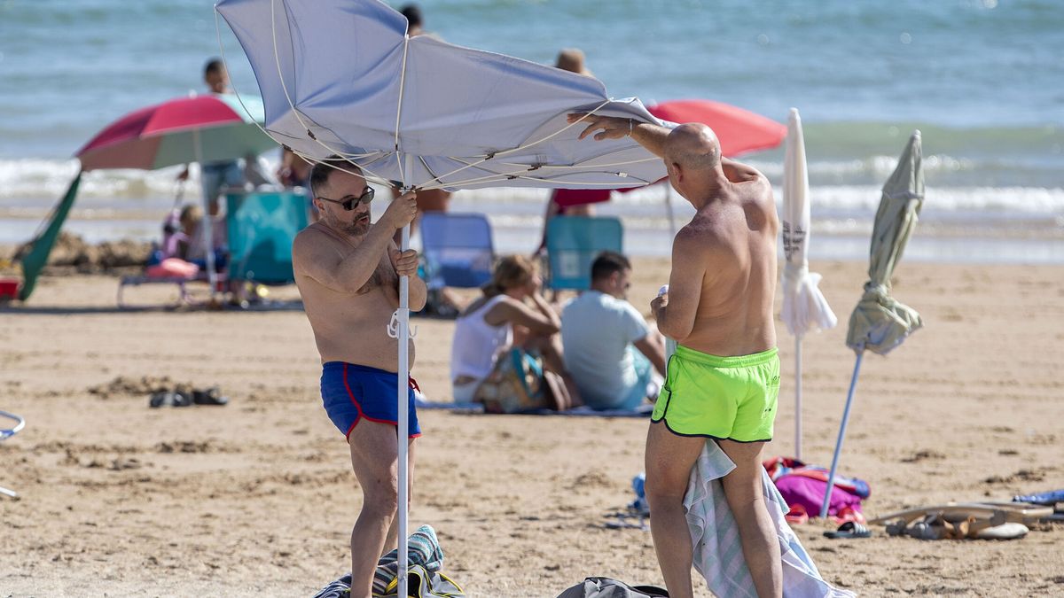Aviso si veraneas en las playas de Cádiz: estas son las multas de más de 1.500 euros que te pueden poner