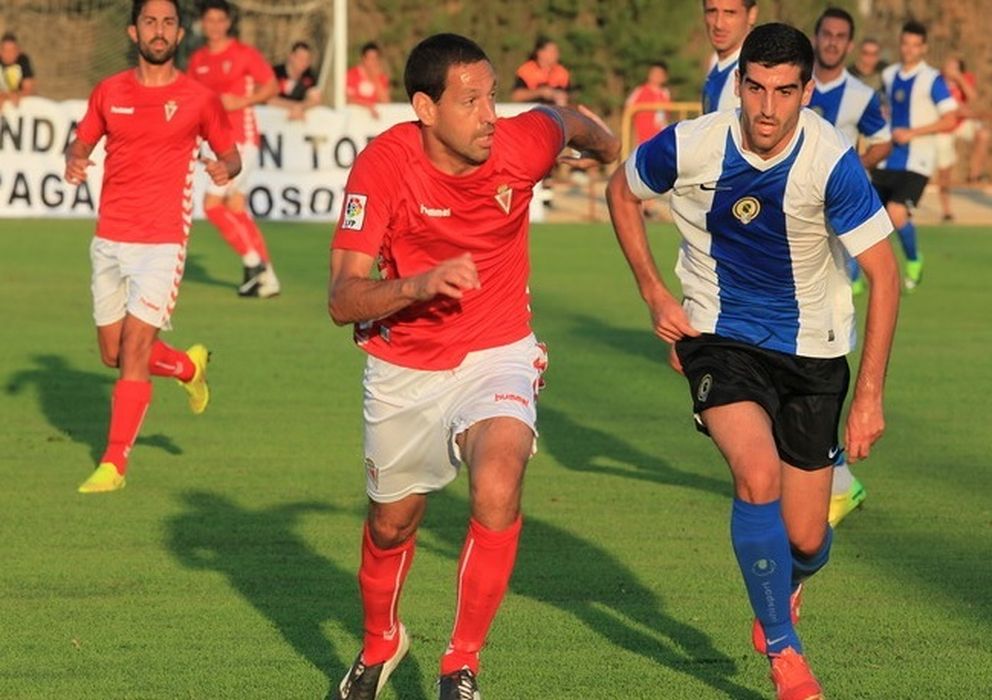 Foto: José Luis Acciari, uno de los cuatro jugadores de la primera plantilla que jugó (FOTO: Realmurcia.es)