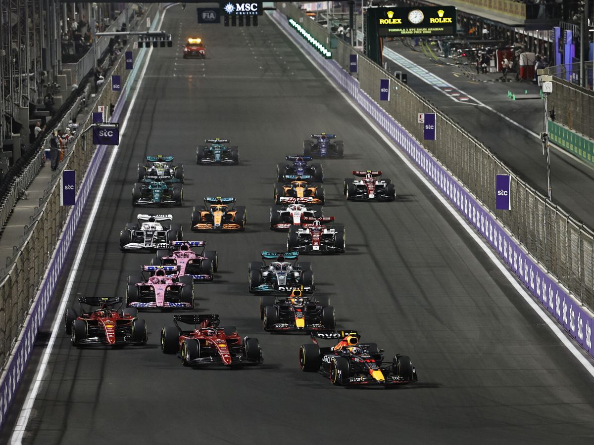 Foto: La salida del Gran Premio de Arabia Saudí. (Reuters/Hamad I Mohammed)