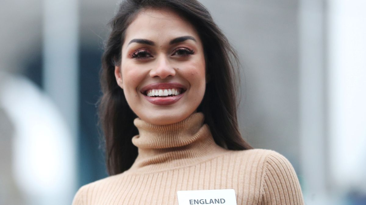 Miss Inglaterra cambia la corona por la bata de médica para luchar contra el coronavirus