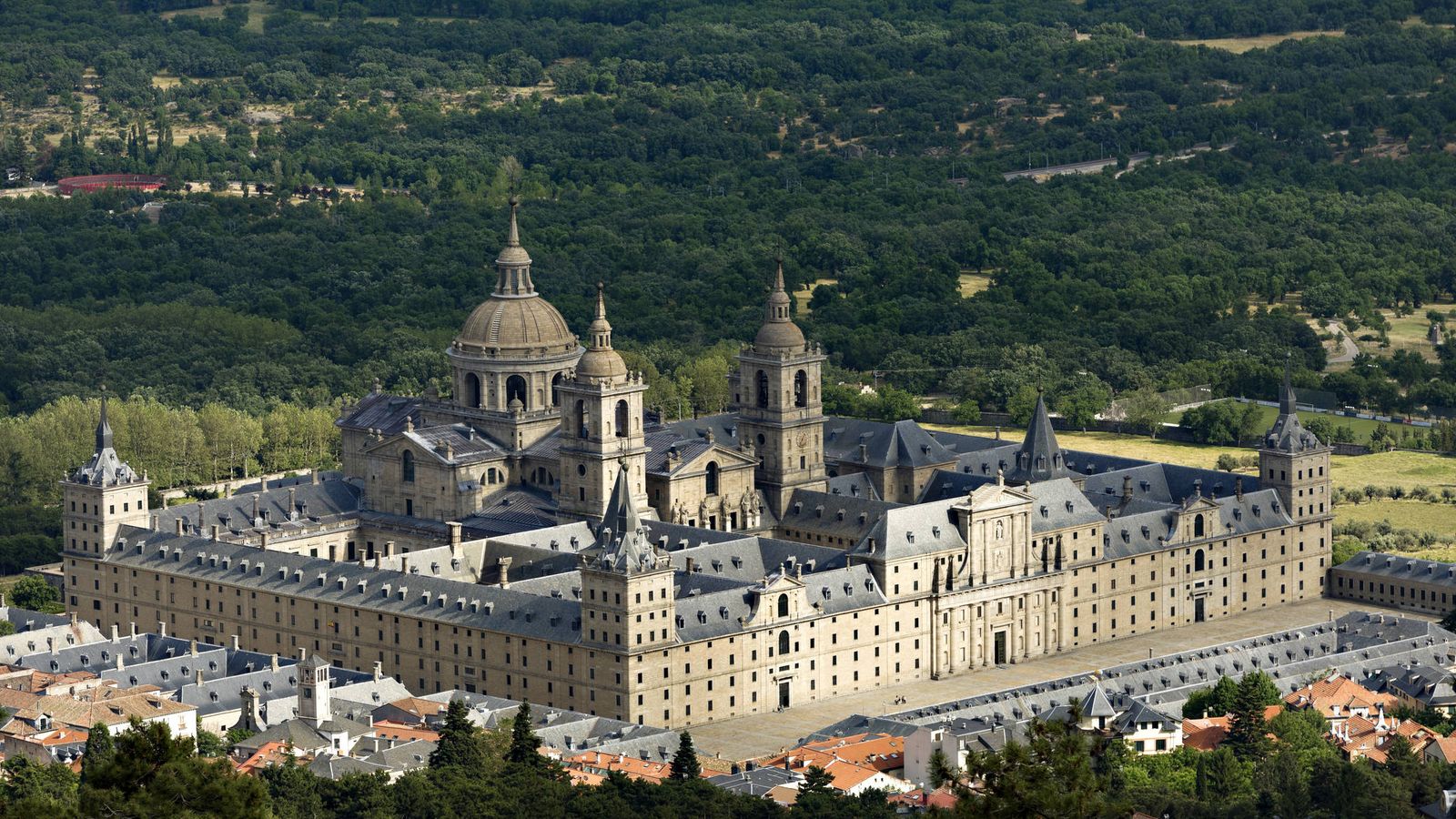 Foto: El monasterio de San Lorenzo del Escorial, de Juan de Herrera (iStock)