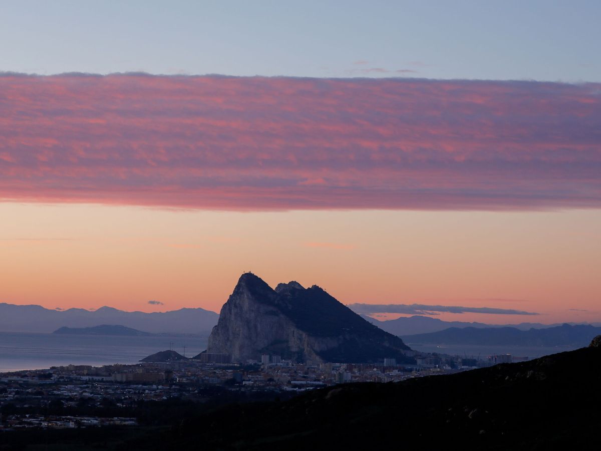 Foto: Vista del Peñón de Gibraltar desde La Línea de la Concepción. (Reuters)