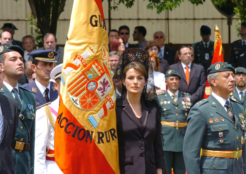 Foto: La Reina Letizia en un acto oficial junto a la bandera española en Logroño (Gtres)