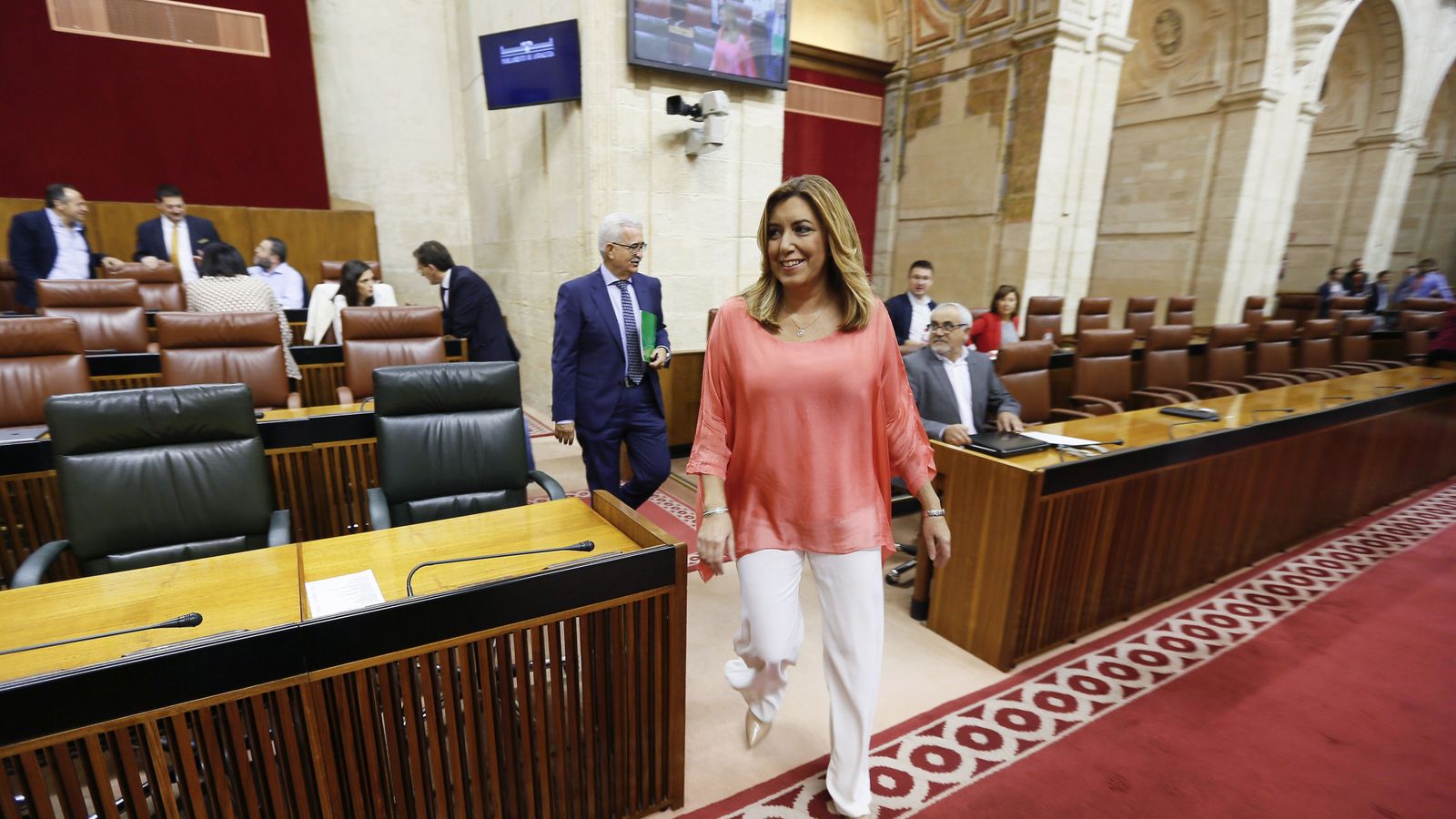 Foto: La presidenta de la Junta de Andalucía, Susana Díaz, a su llegada a la Cámara autonómica para el debate sobre el estado de la comunidad, el pasado 20 de octubre. (EFE)