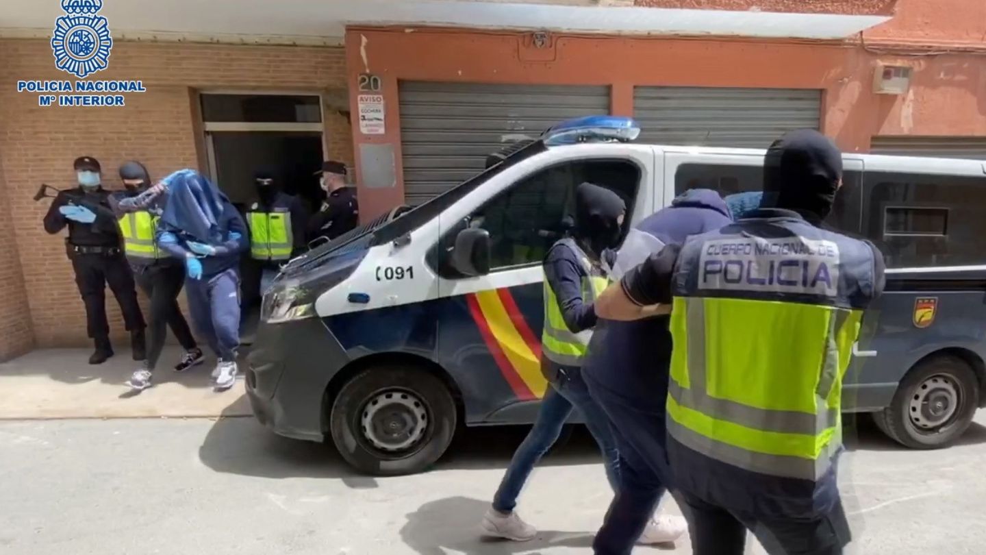 Momento del arresto de los yihadistas en Almería. (EFE)