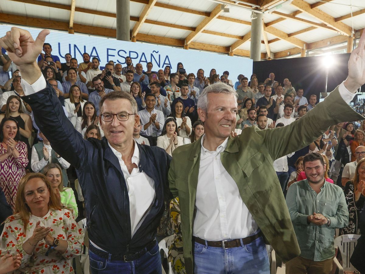 Foto: Núñez Feijóo, con Rueda en un mitin de esta campaña. (EFE/Lavandeira Jr.)