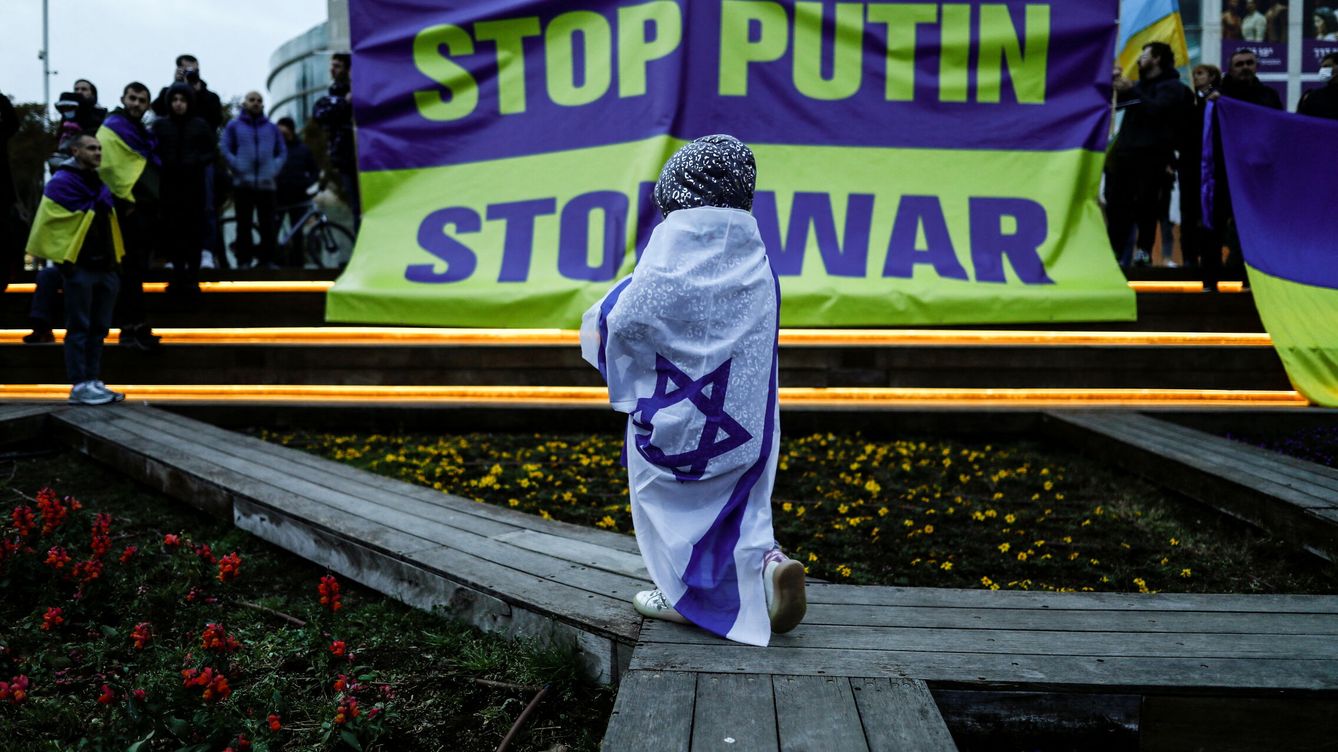 Foto: Manifestación proucraniana en Tel Aviv, el 20 de marzo de 2022. (Reuters/Corinna Kern)
