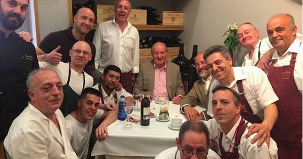 Foto: Don Juan Carlos en el restaurante De La Riva. (Instagram: @restaurantedelariva)