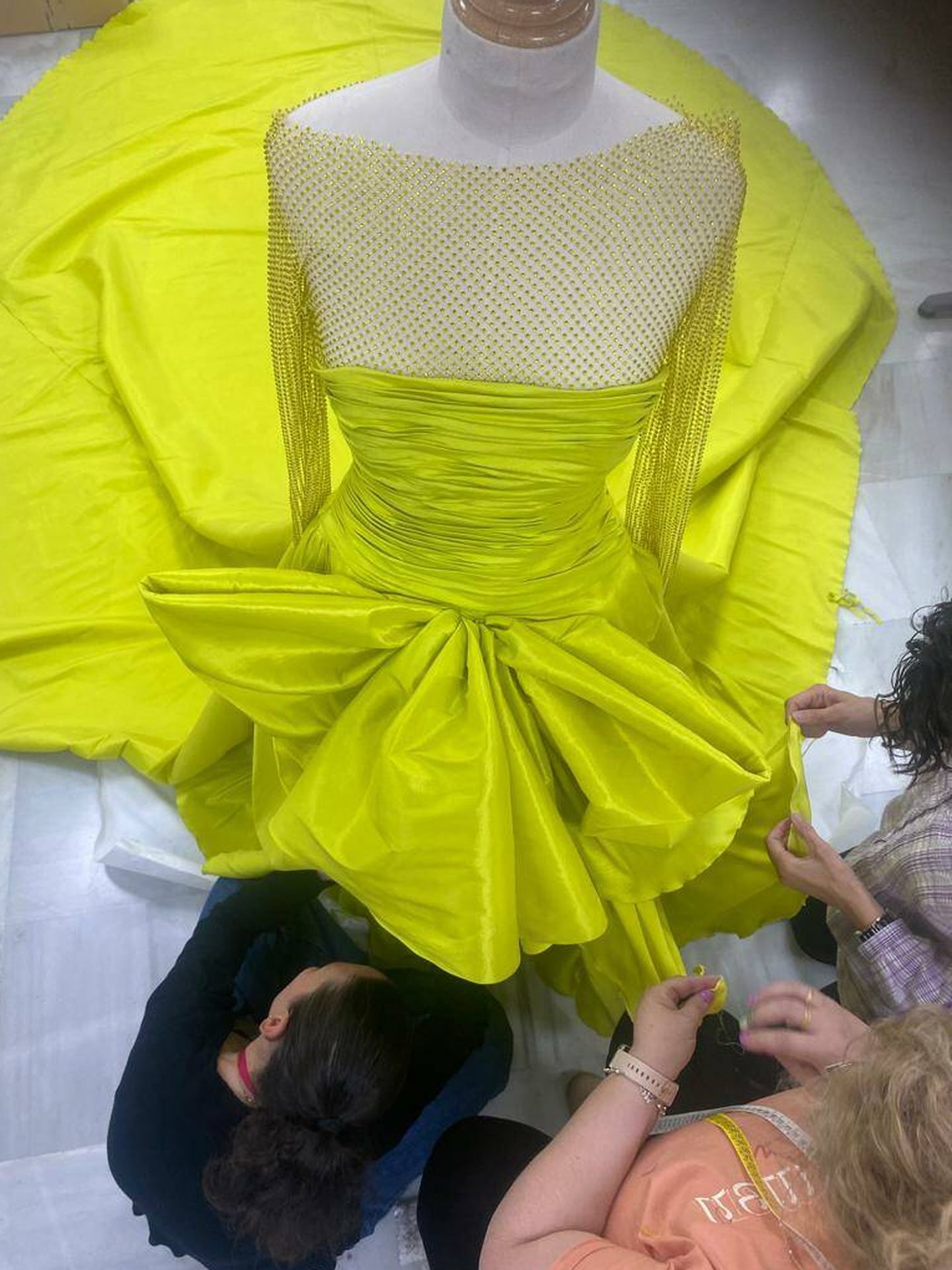 Fotografía exclusiva de la creación del vestido de Marta Lozano en Cannes 2022. (Cesión de la firma)