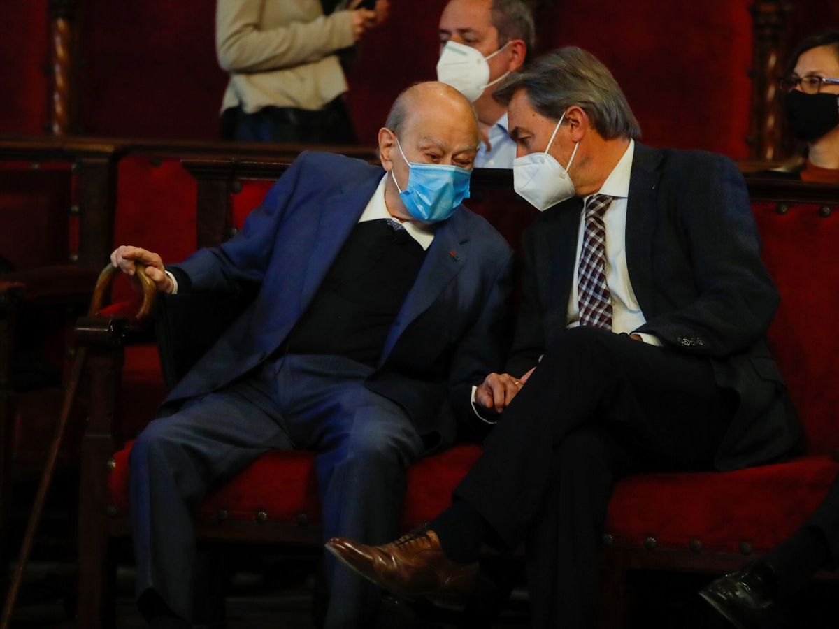 Foto: Jordi Pujol y Artur Mas en un acto de febrero. (EFE/Marta Pérez)