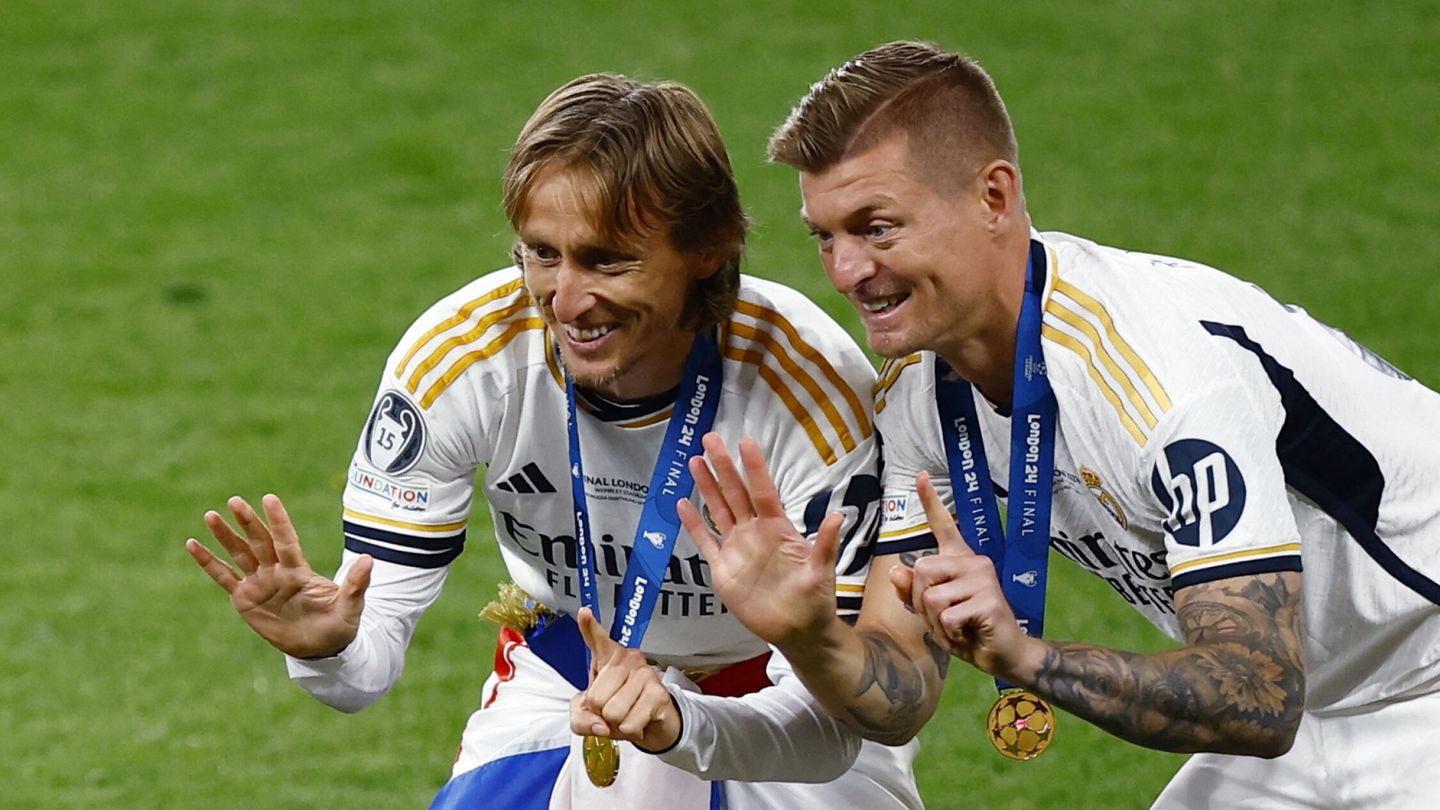 Modric y Kroos celebran la Champions. (Reuters/Sarah Meyssonnier)