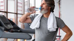 Las toallas para el gimnasio que necesitas en tus entrenamientos: modelos suaves, absorbentes y que ocupan poco espacio