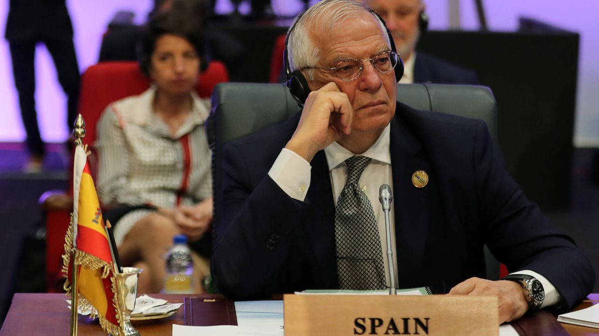 Borrell se descarta como uno por BCN para el 28-A y medita aún liderar la lista europea