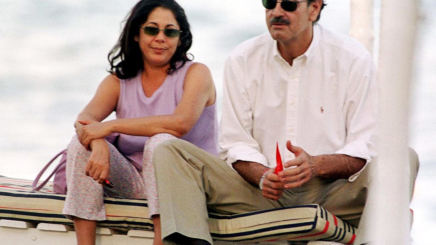Isabel Pantoja y Diego Gómez en 2001 durante unas vacaciones en Marbella (Gtres)
