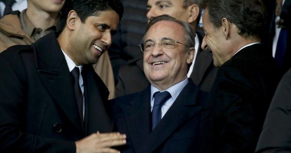 Foto: Florentino Pérez (c), junto a Nasser Al-Khelaifi (i) y Nicolas Sarkozy, en un PSG-Real Madrid jugado en 2015. (Reuters)